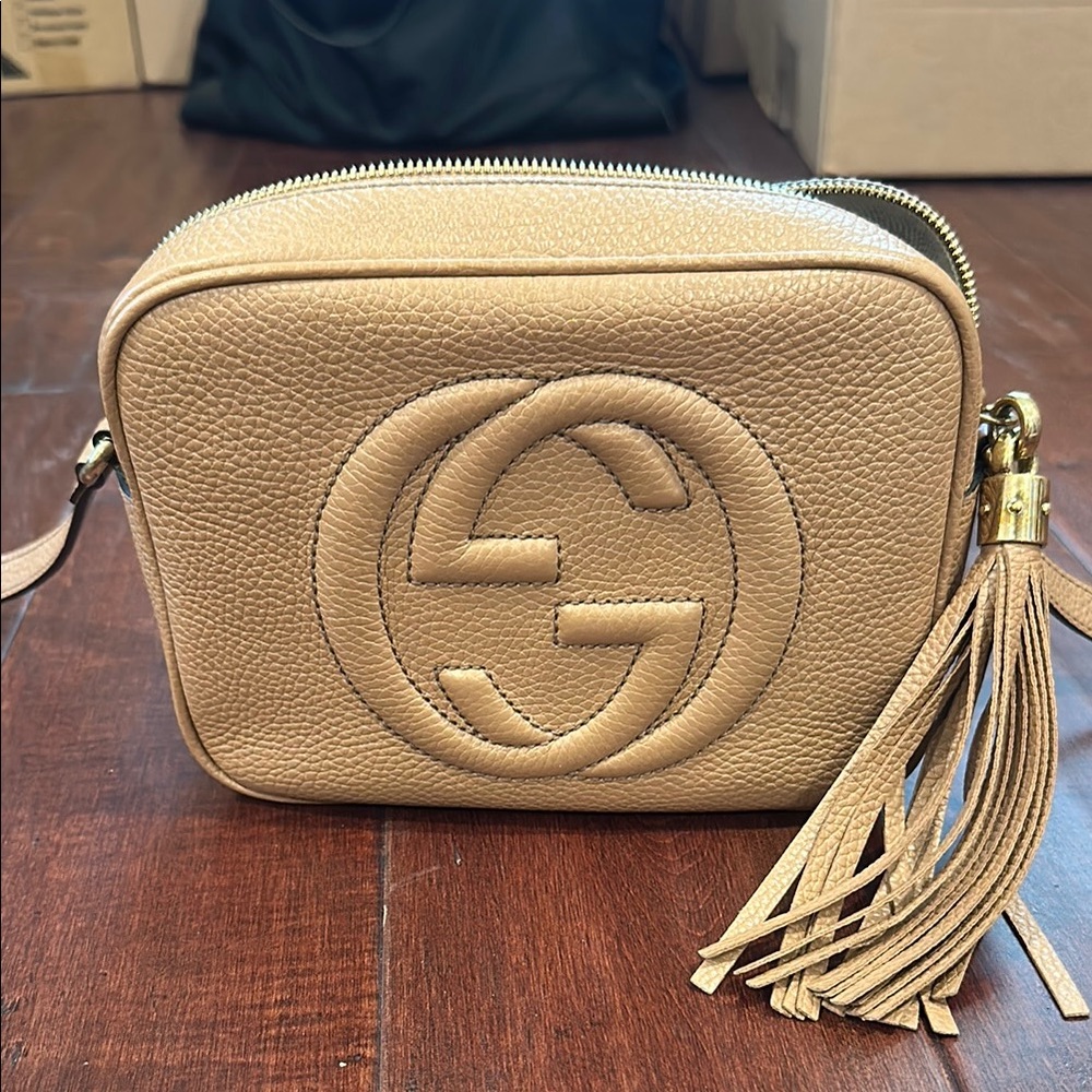 Gucci Soho Leather Disco Bag in Beige